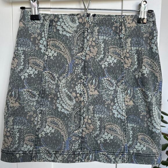 Free People Modern Femme Blue/Green Boho Paisley Print Mini Skirt, Size 4, EUC - Picture 1 of 4